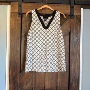 CYNTHIA ROWLEY BLACK WHITE DESIGN THIN BLOUSE TOP SIZE M